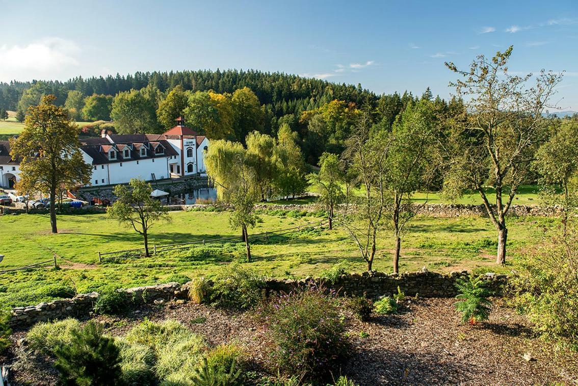 Wellness Hotel Svachovka Mirkovice Экстерьер фото